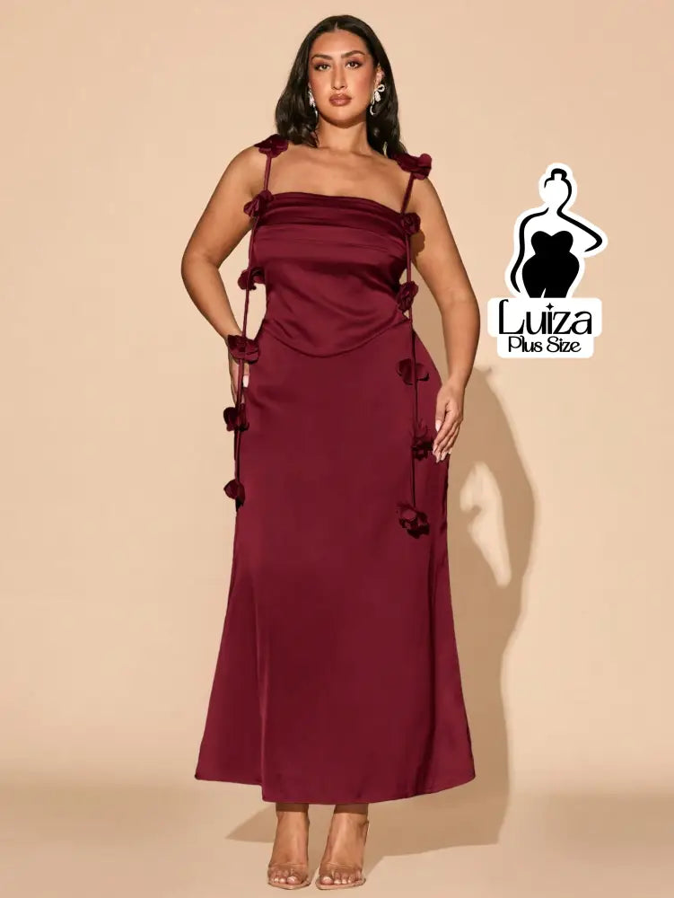 Vestido Longo Drapeado Aplicações Florais Laterais Plus Size