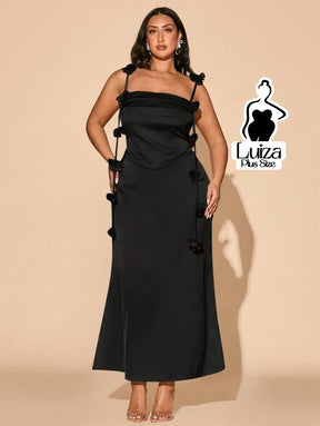 Vestido Longo Drapeado Aplicações Florais Laterais Plus Size