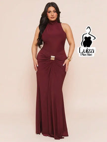 Vestido Longo Gola Alta Detalhe Metal Cintura Plus Size