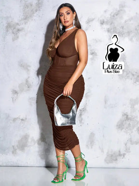 Vestido Midi Justo Corset Estruturado Drapeado Plus Size