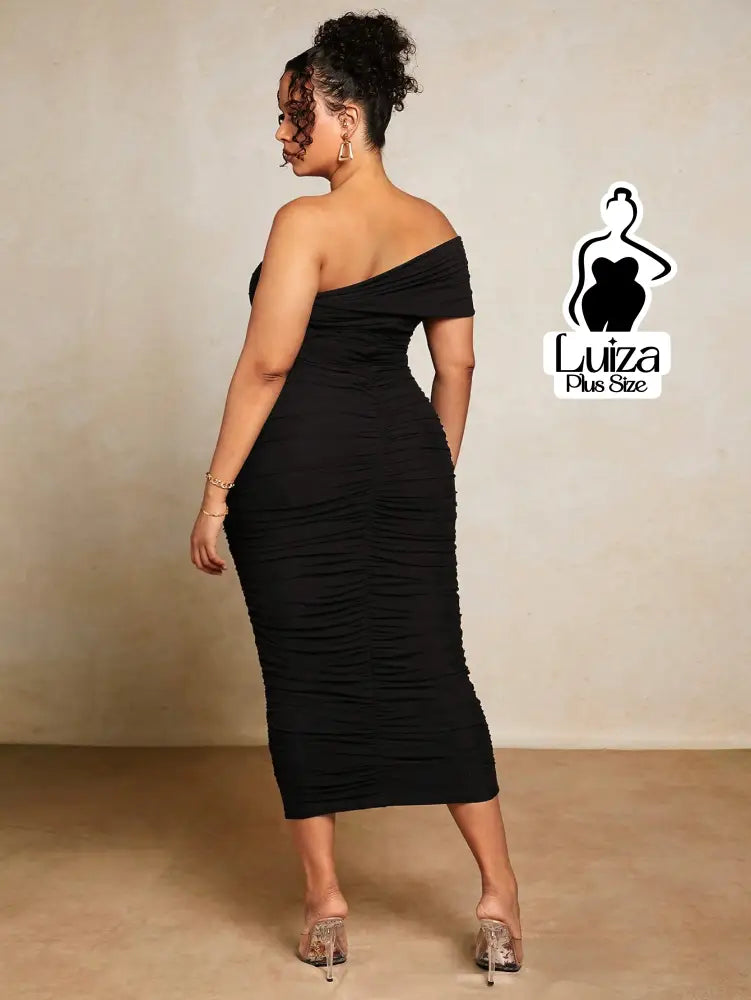 Vestido Midi Justo Um Ombro Só Efeito Drapeado Plus Size