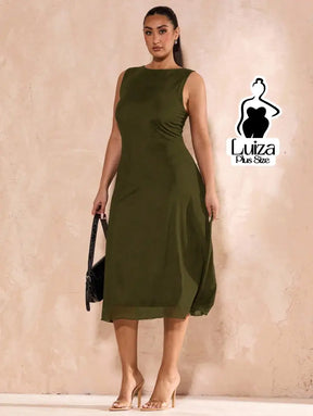 Vestido Midi Minimalista Sem Mangas Elegante Plus Size