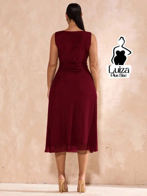 Vestido Midi Minimalista Sem Mangas Elegante Plus Size