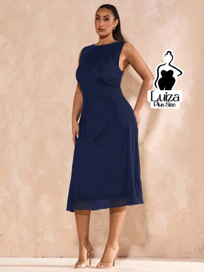 Vestido Midi Minimalista Sem Mangas Elegante Plus Size