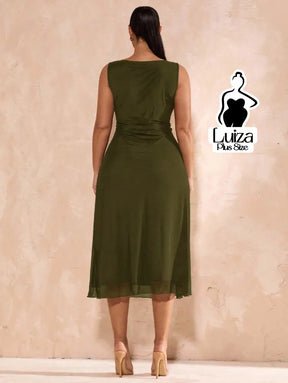 Vestido Midi Minimalista Sem Mangas Elegante Plus Size