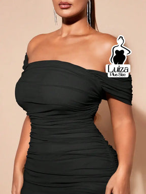 Vestido Midi Ombro A Ombro Justo Drapeado Plus Size