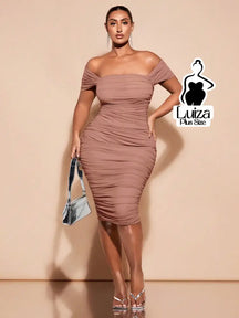 Vestido Midi Ombro A Ombro Justo Drapeado Plus Size