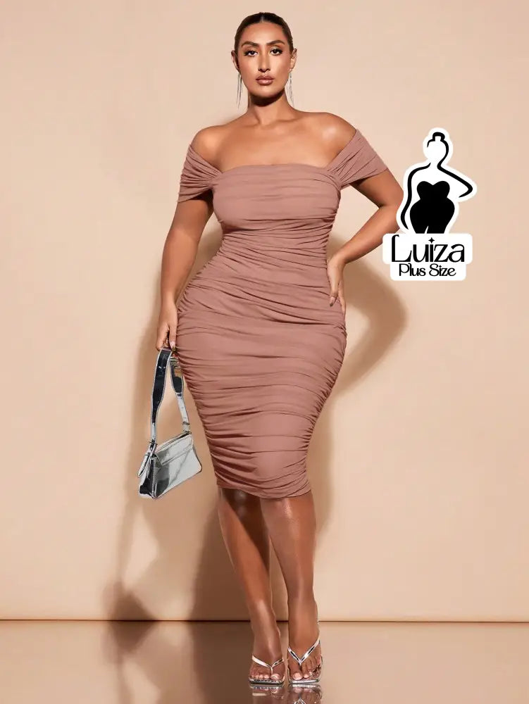 Vestido Midi Ombro A Ombro Justo Drapeado Plus Size